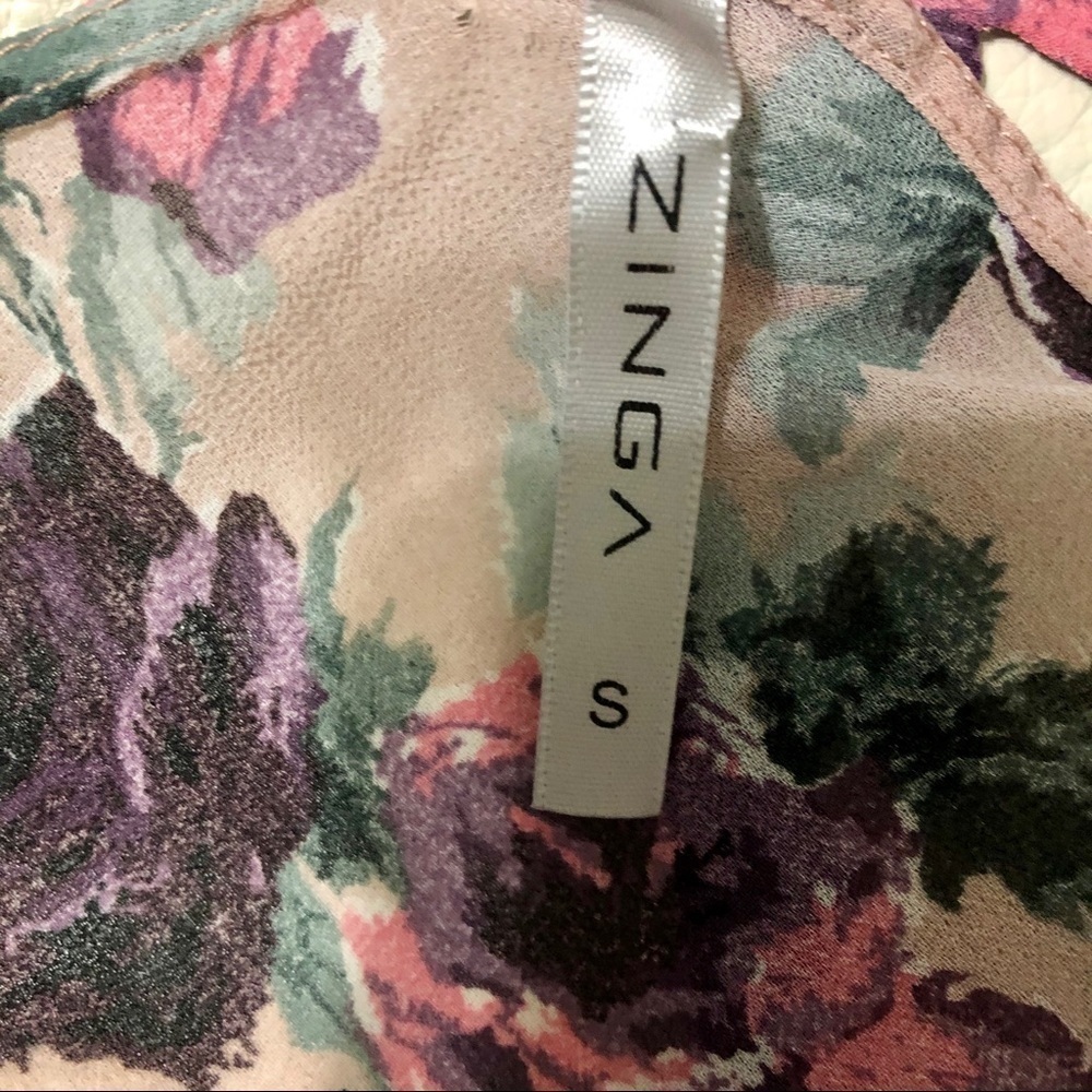 Print Top with Ruffles - Picture 10 of 13